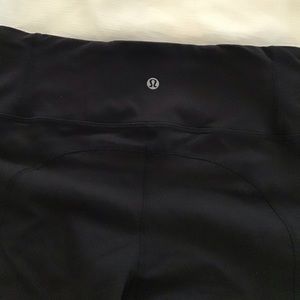 EUC Lululemon black womens capis